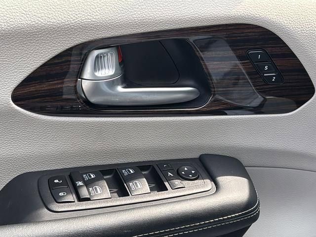 Used 2024 Chrysler Pacifica Limited FWD image 14
