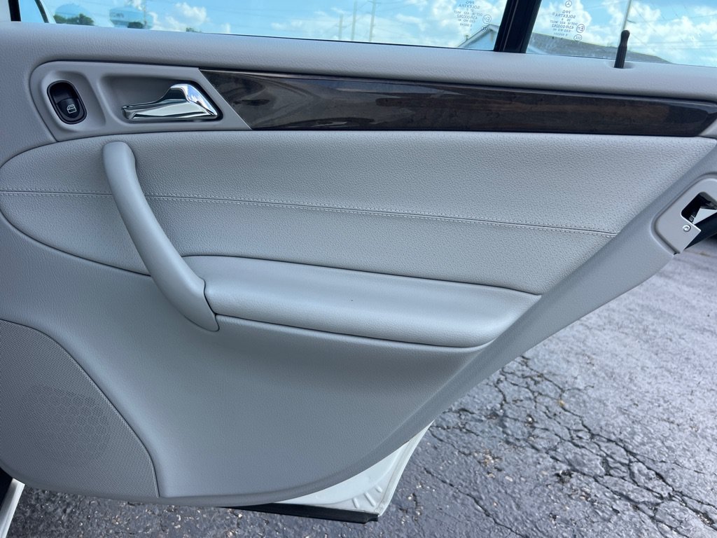 Used 2007 Mercedes-Benz C 230 Sedan image 14