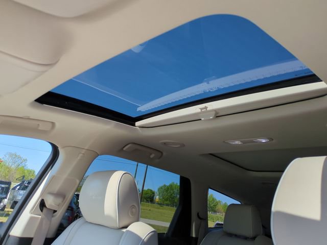 Used 2023 Buick Enclave Avenir w/ Avenir Technology Package image 22