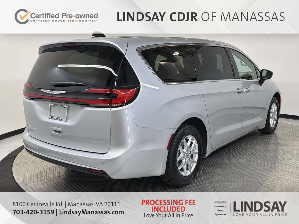 Used 2024 Chrysler Pacifica Touring-L FWD image 9