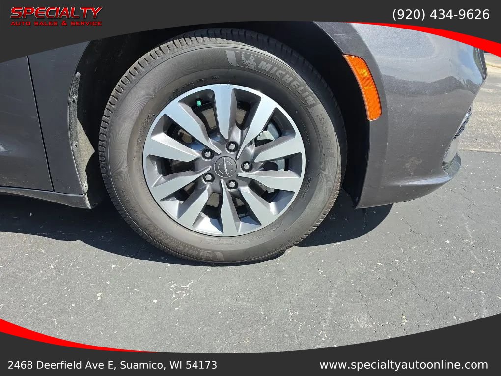 Used 2021 Chrysler Pacifica Touring w/ Cold Weather Group FWD image 34