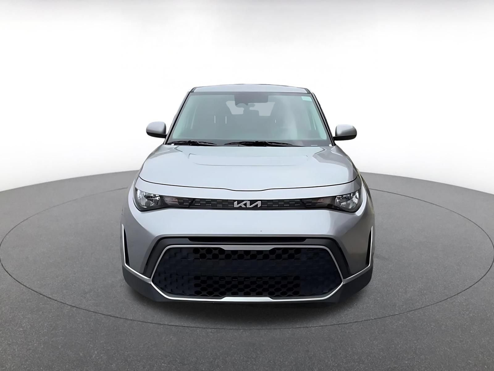 Used 2025 Kia Soul LX w/ LX Technology Package FWD image 5