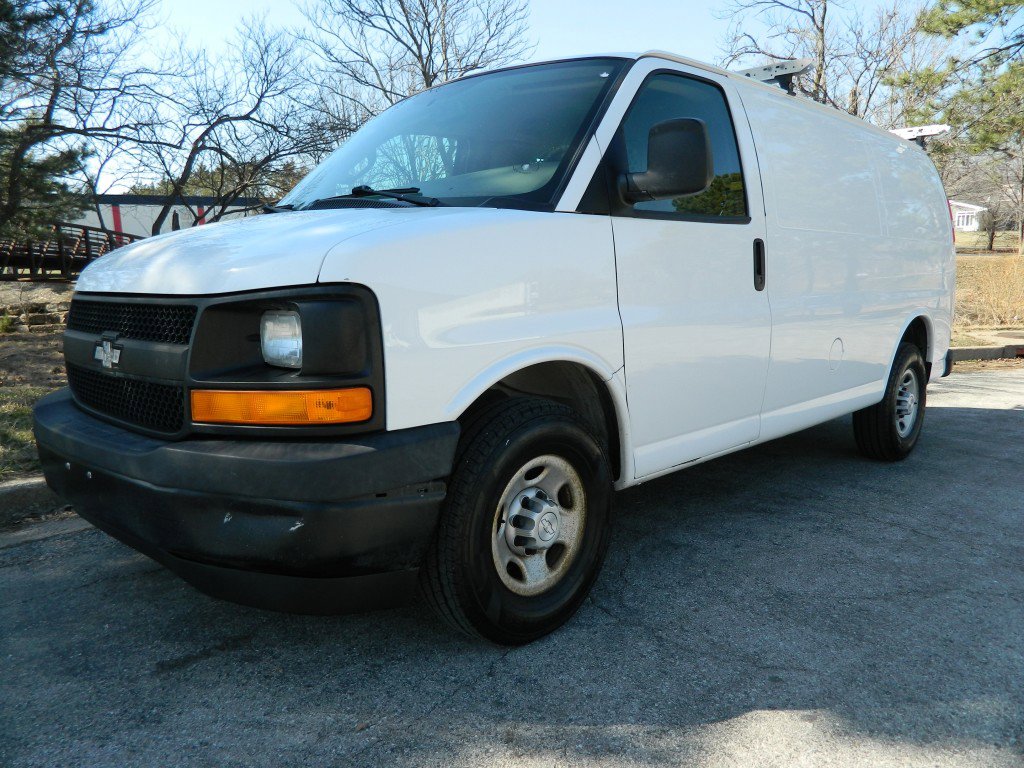 Used 2017 Chevrolet Express 2500 image 1