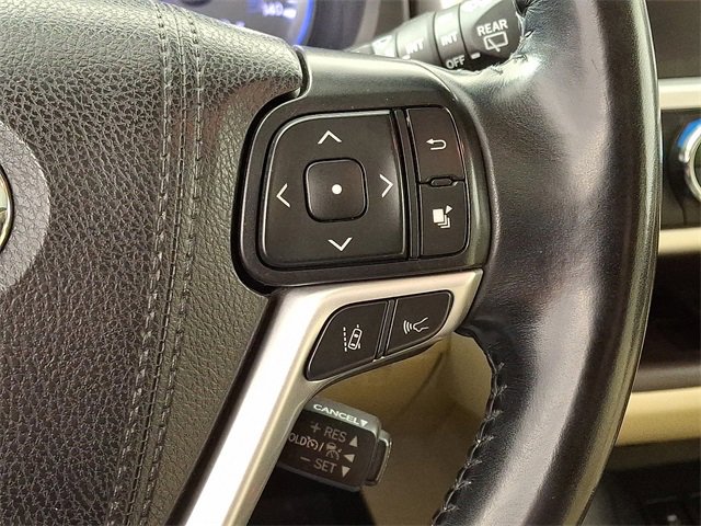Used 2019 Toyota Highlander XLE image 24
