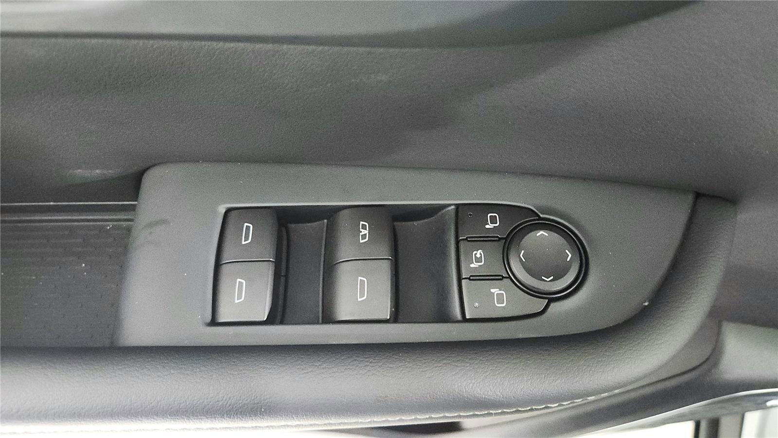 Used 2025 Buick Enclave Preferred AWD/4WD image 10