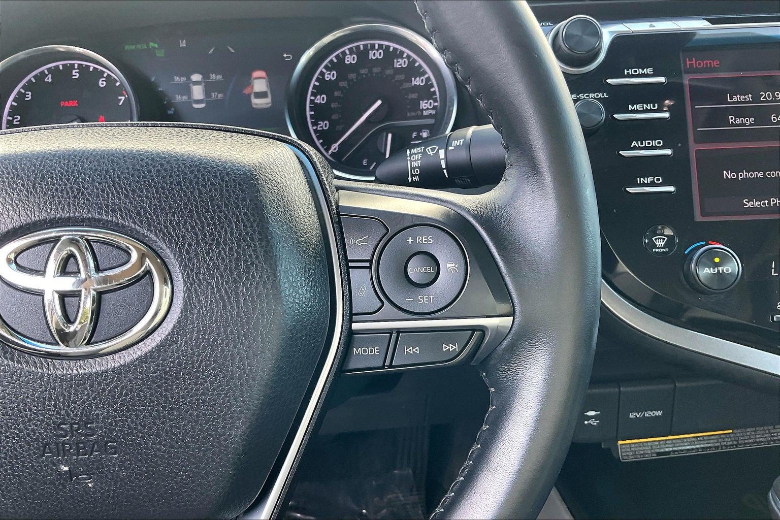 Used 2018 Toyota Camry XLE FWD image 24