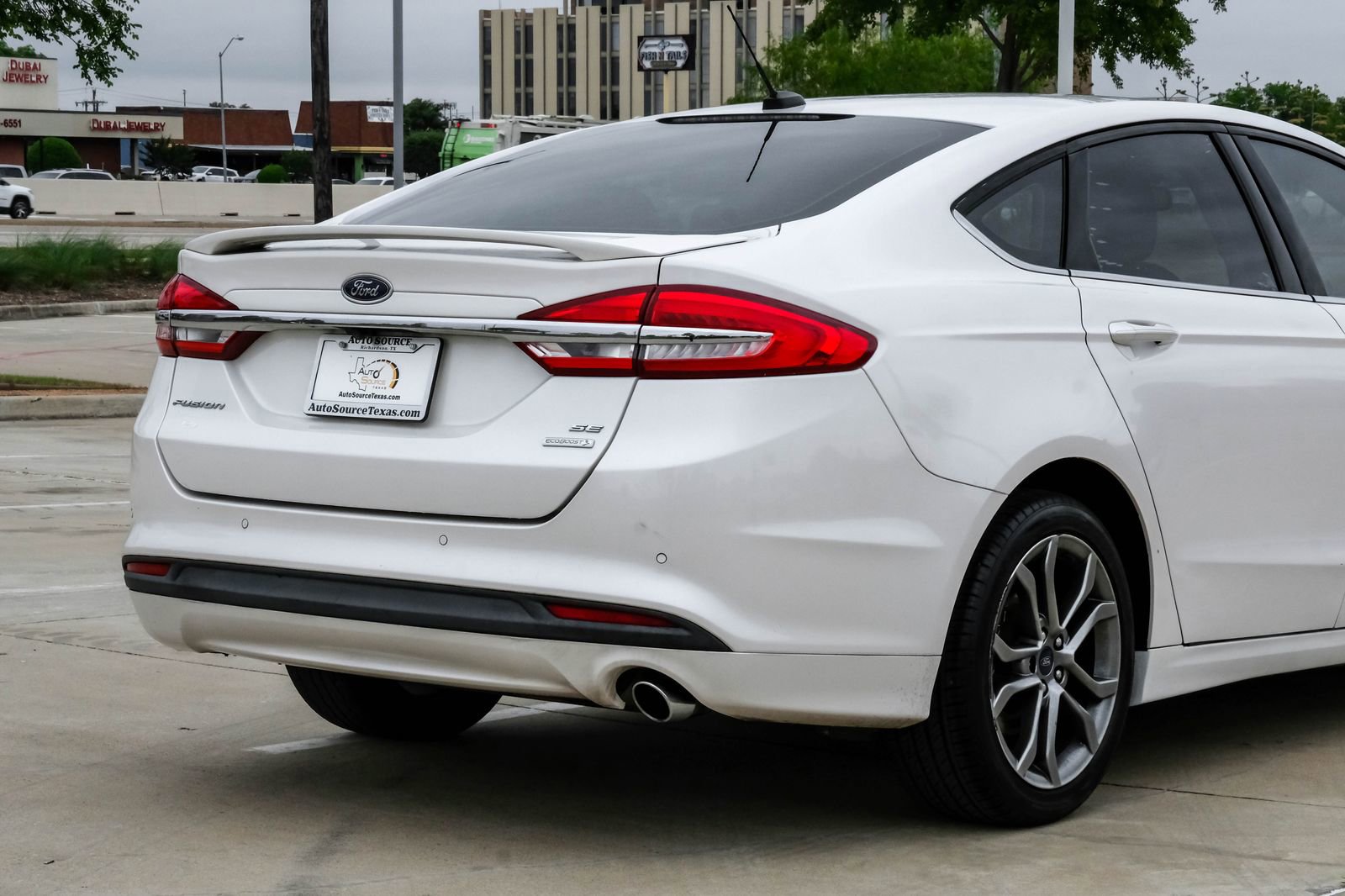 Used 2017 Ford Fusion SE w/ Equipment Group 201A FWD image 12