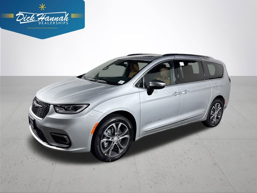 New 2026 Chrysler Pacifica Pinnacle image 1