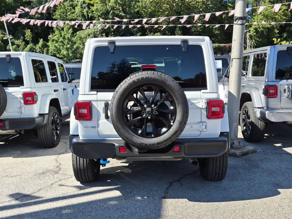 Used 2024 Jeep Wrangler Unlimited Sahara AWD/4WD image 5