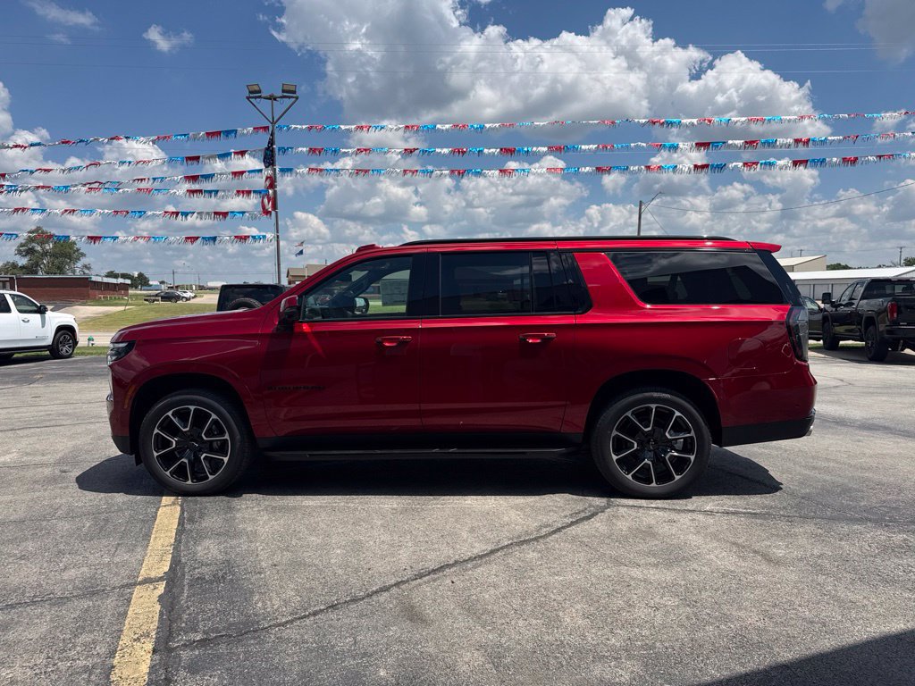 New 2026 Chevrolet Suburban RST w/ RST Capability Package AWD/4WD image 8