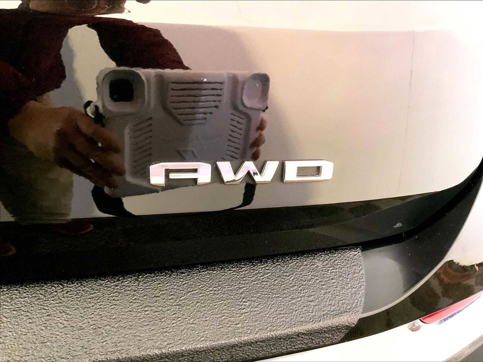 Used 2023 GMC Terrain SLT image 19