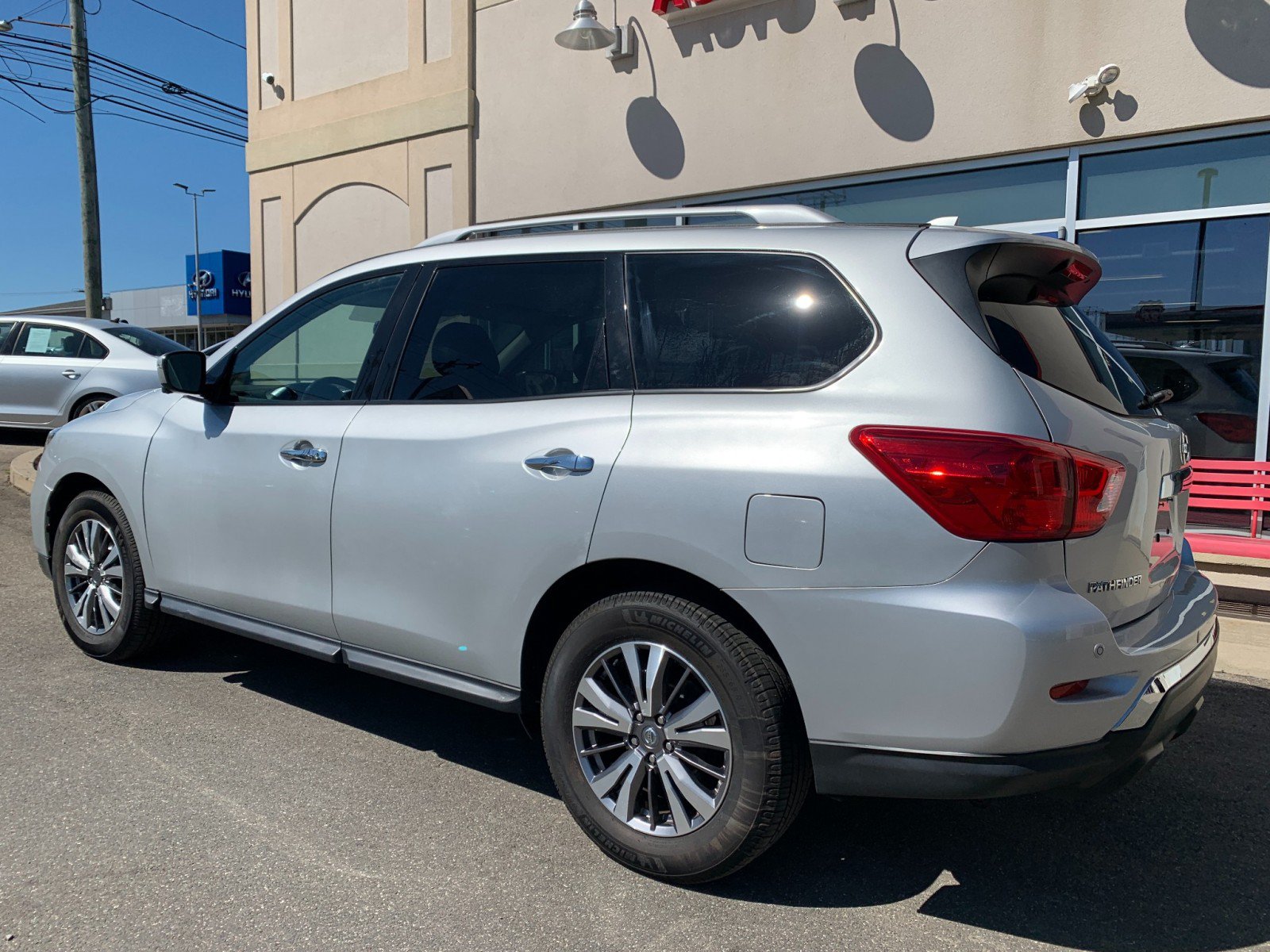 Used 2020 Nissan Pathfinder SL AWD/4WD image 5