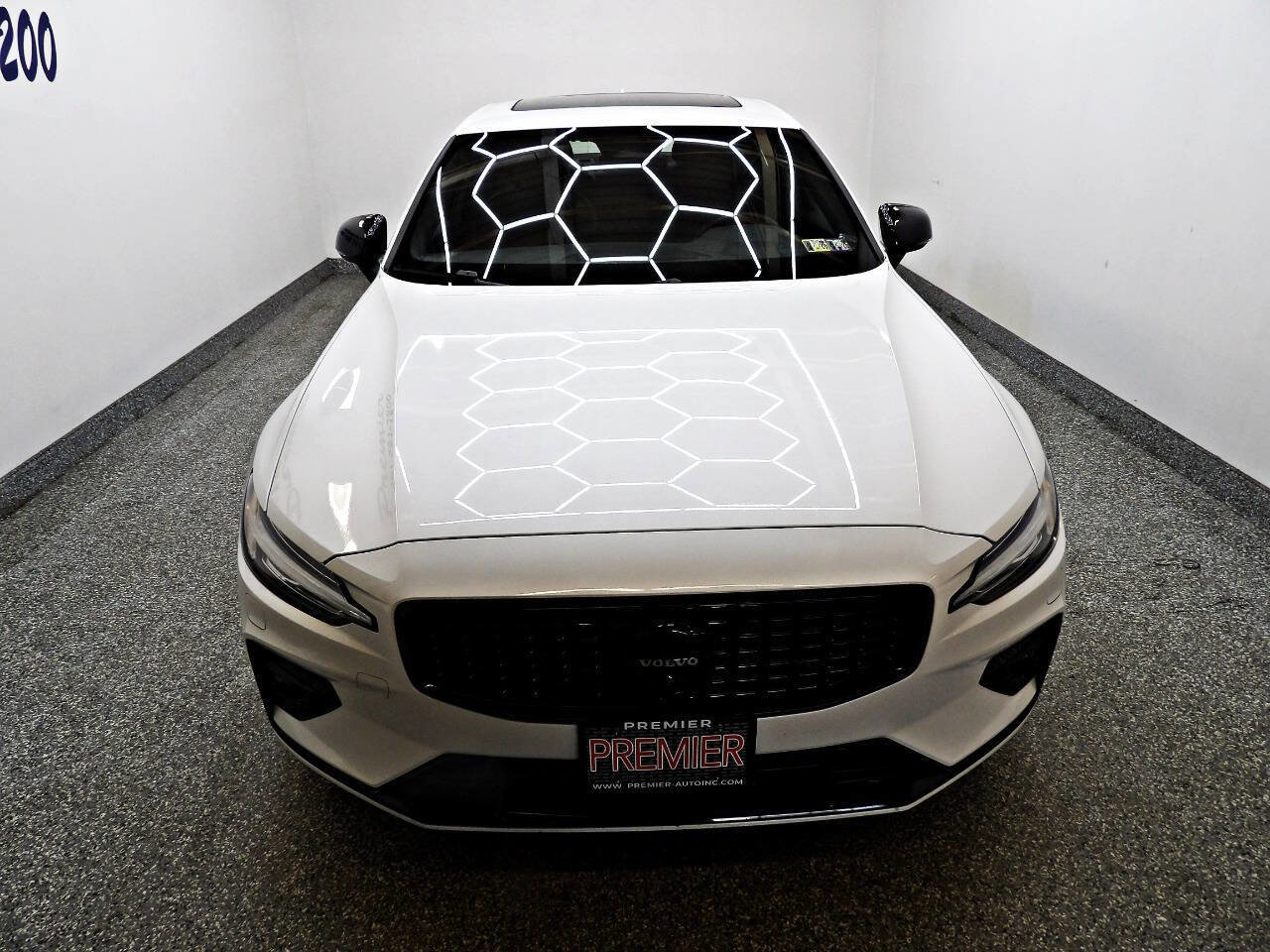 Used 2024 Volvo S60 B5 Plus image 2