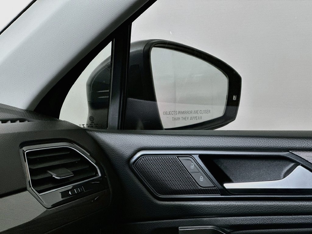 Used 2023 Volkswagen Tiguan SE w/ Panoramic Sunroof Package FWD image 24