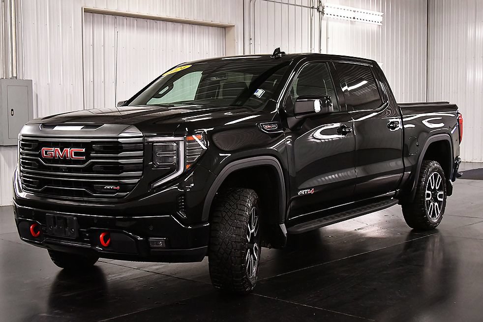 Used 2024 GMC Sierra 1500 AT4 w/ AT4 Premium Package AWD/4WD image 3