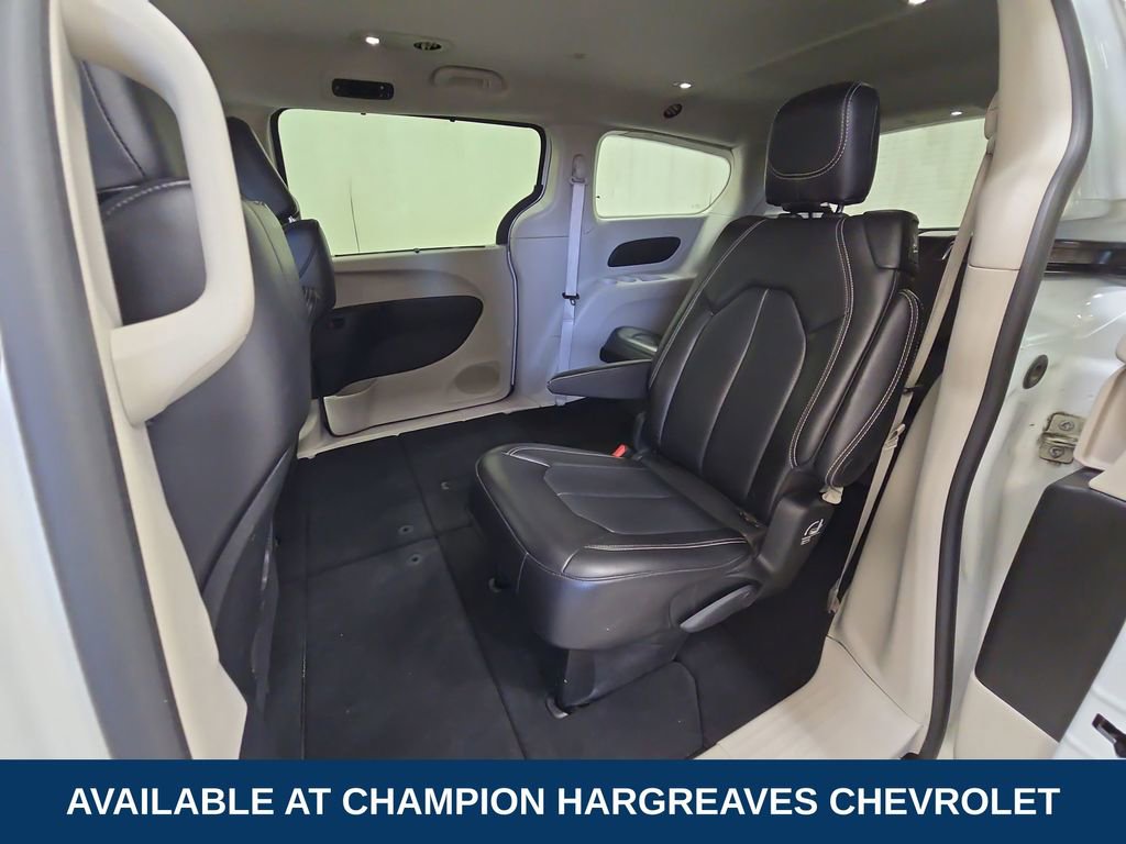 Used 2024 Chrysler Pacifica Touring-L FWD image 33