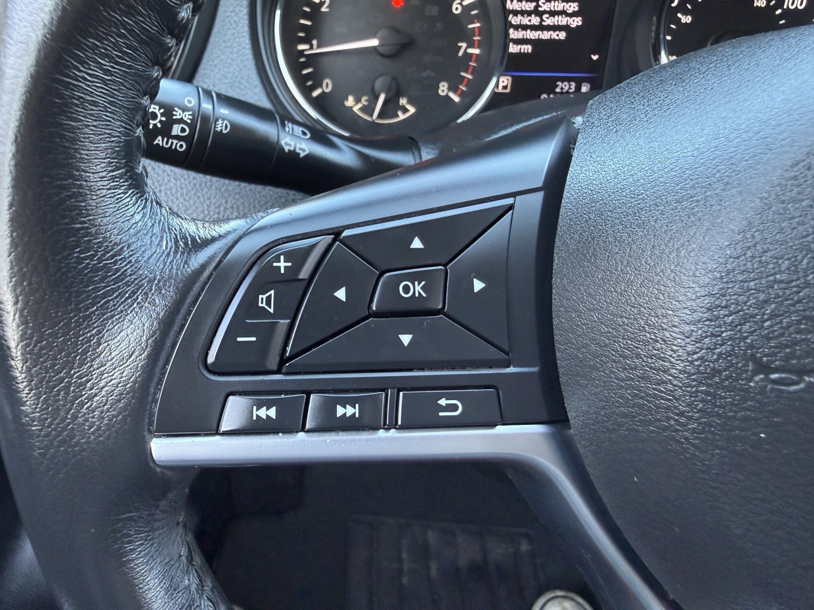 Used 2018 Nissan Rogue SL w/ Premium Package image 31