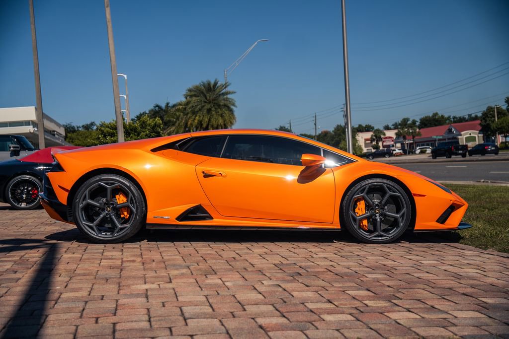Used 2021 Lamborghini Huracan EVO RWD image 6