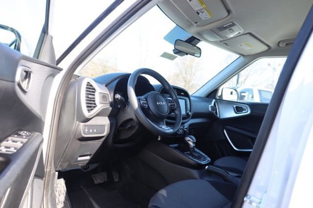 Used 2025 Kia Soul LX image 15