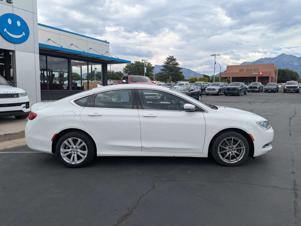 Used 2015 Chrysler 200 Limited w/ Convenience Group FWD image 2