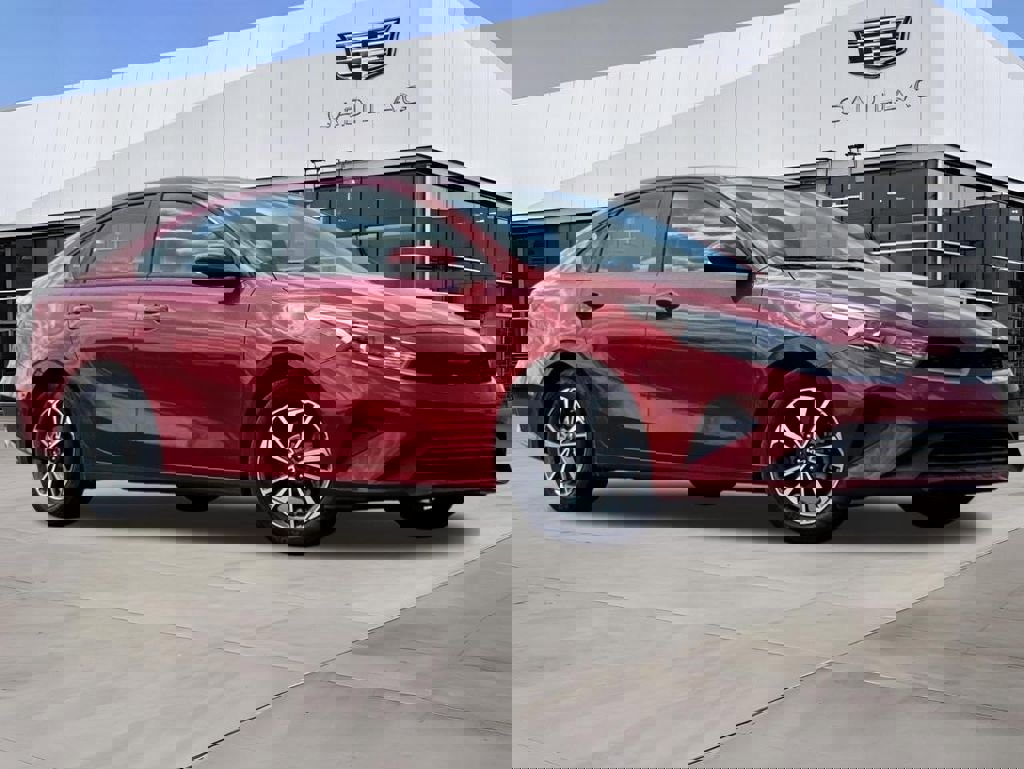 Used 2023 Kia Forte LXS image 2