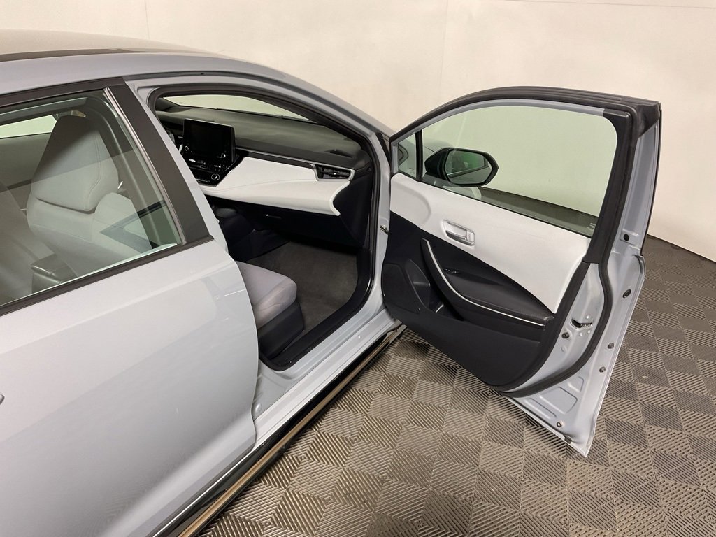 Used 2022 Toyota Corolla SE image 32