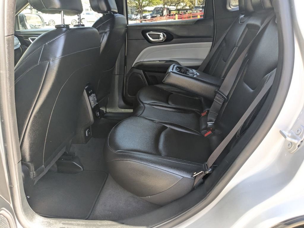 Used 2025 Jeep Compass Limited image 24