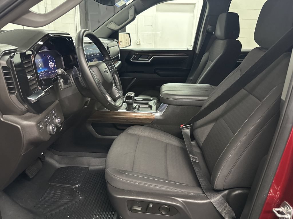 Used 2025 Chevrolet Silverado 1500 RST w/ Z71 Off-Road Package AWD/4WD image 19