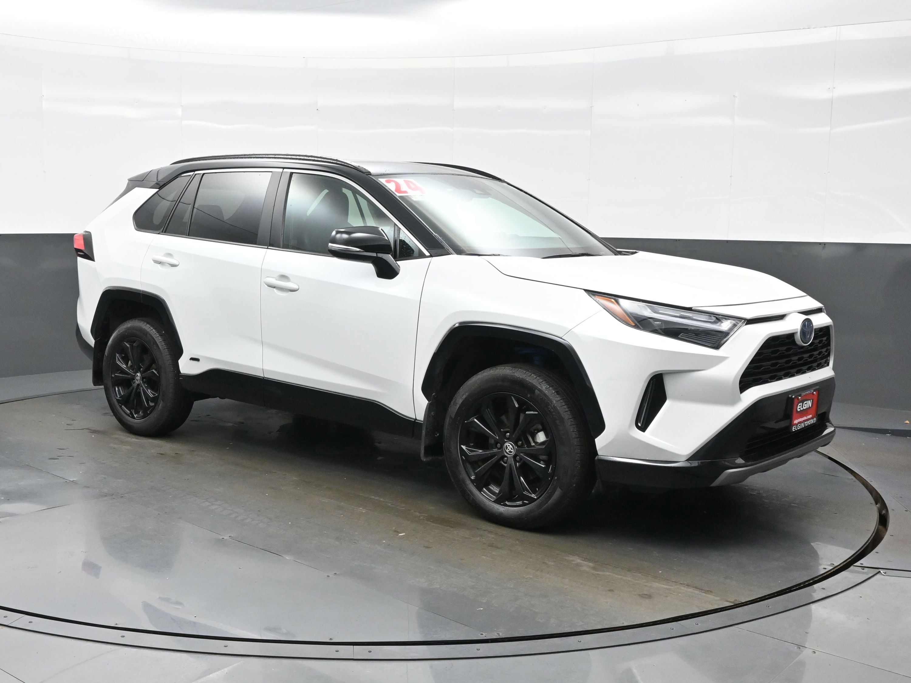 Used 2024 Toyota RAV4 XSE w/ Weather Package image 8