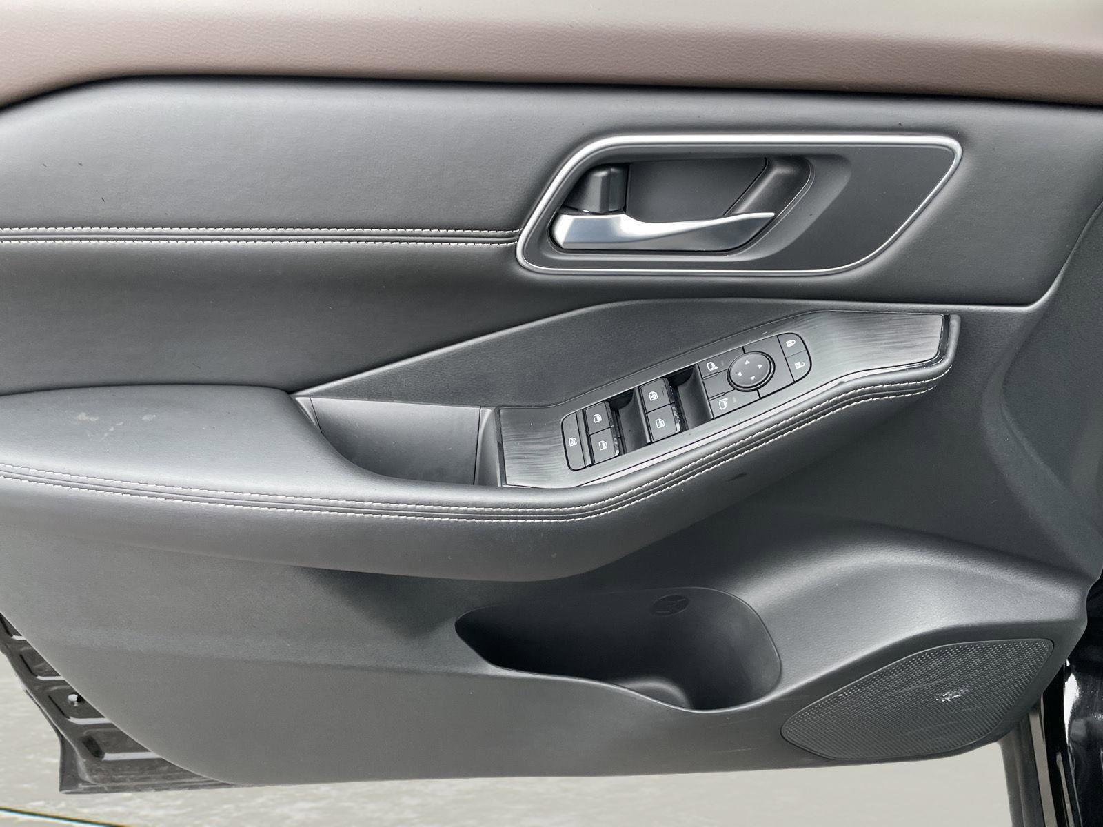 Used 2021 Nissan Rogue SV w/ Premium Package image 23