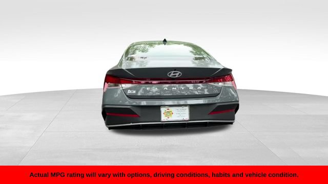 Used 2026 Hyundai Elantra SE w/ Cargo Package FWD image 8