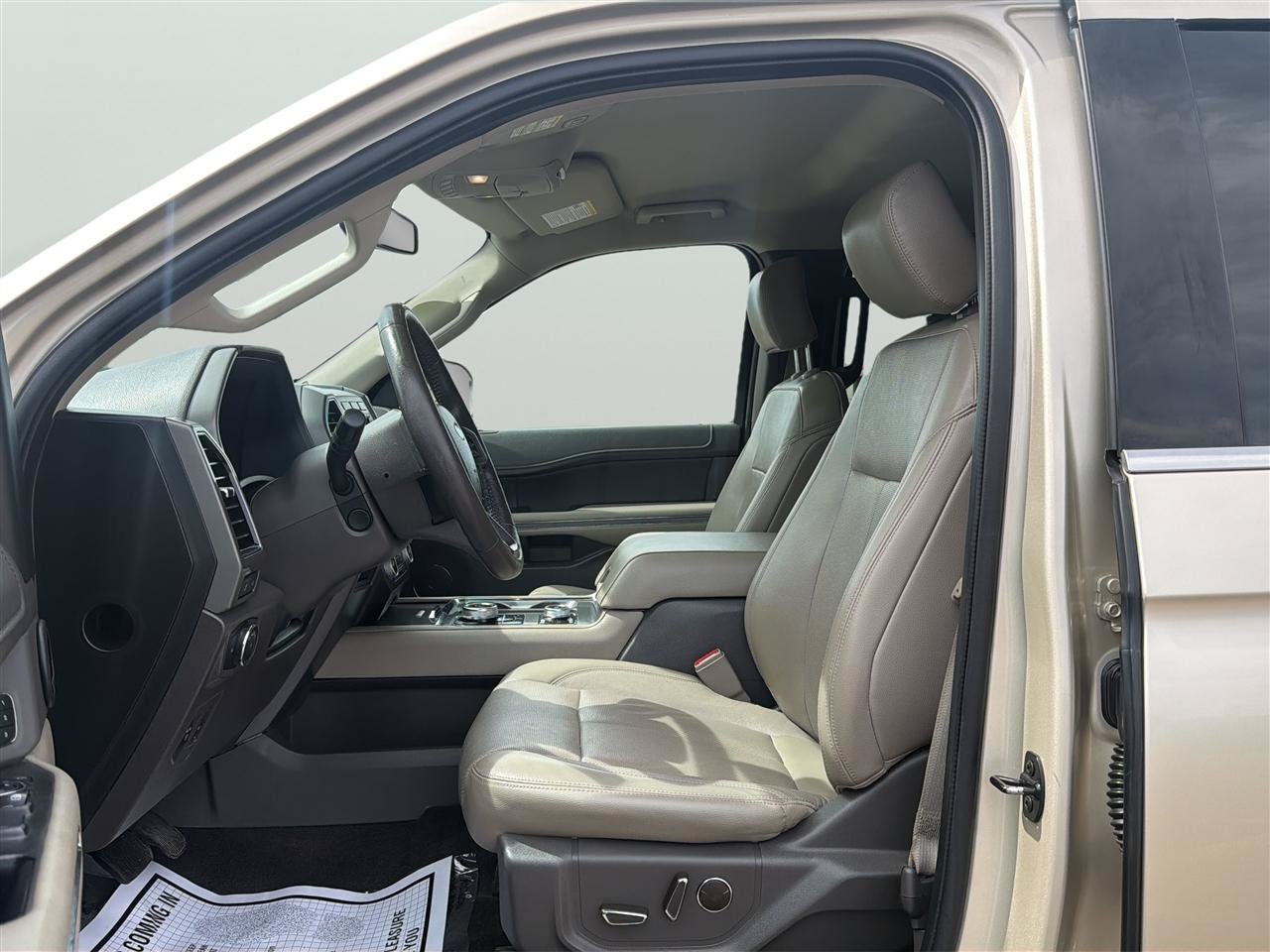 Used 2018 Ford Expedition Max XLT w/ Equipment Group 202A AWD/4WD image 11