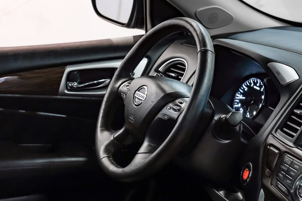 Used 2020 Nissan Pathfinder Platinum FWD image 20