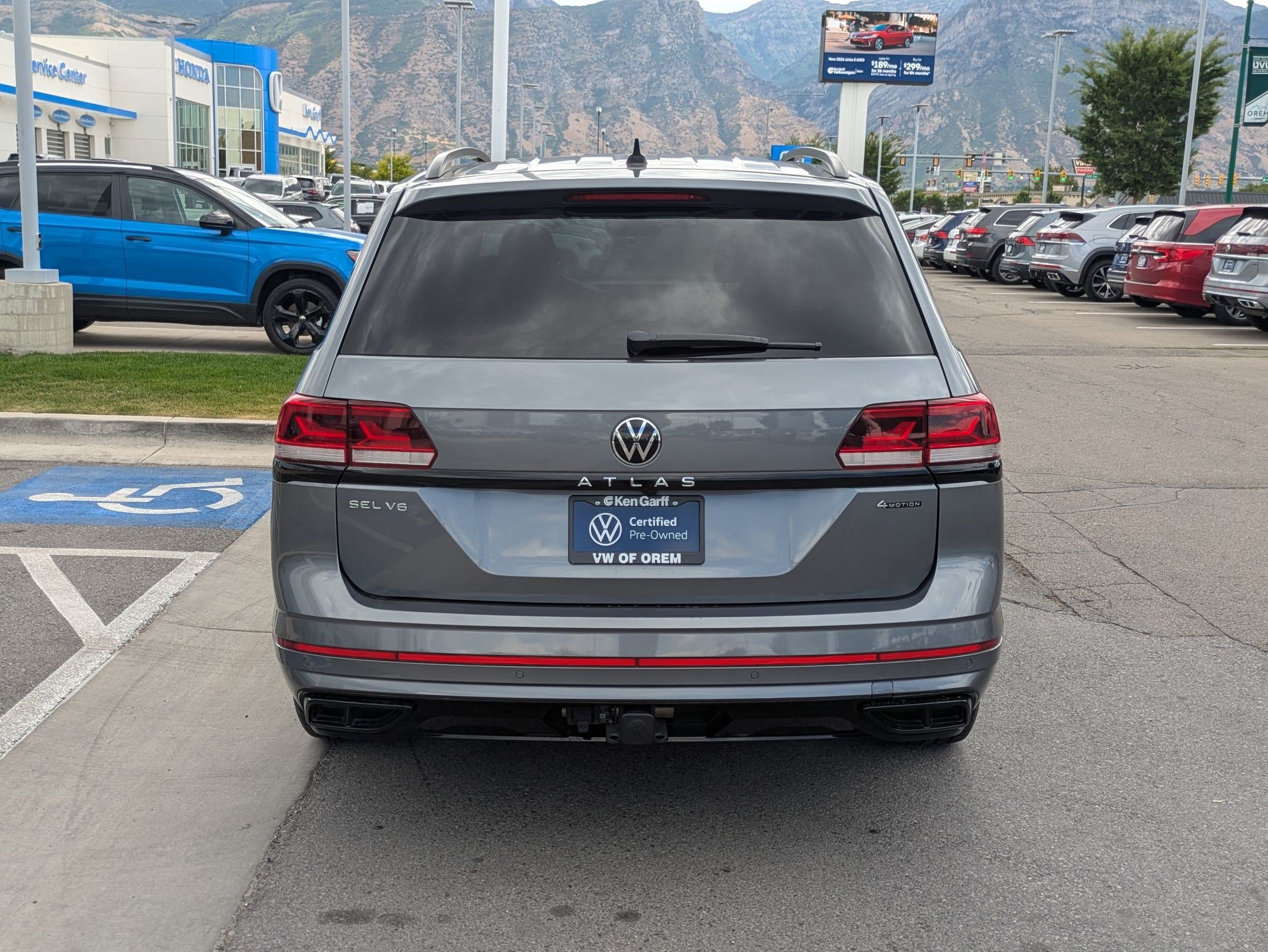 Certified 2023 Volkswagen Atlas SEL R-Line AWD/4WD image 7