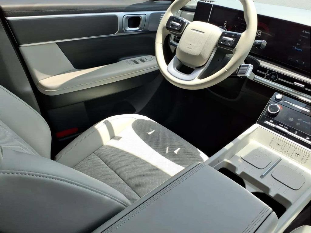 Used 2025 Hyundai Santa Fe SEL FWD image 18