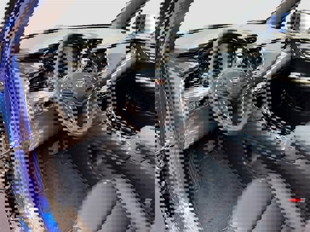 New 2025 Cadillac XT5 Luxury image 9