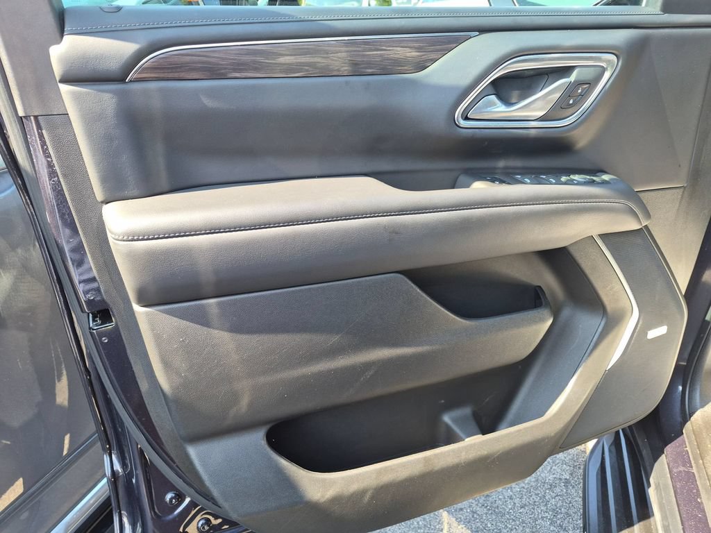 Used 2022 Chevrolet Suburban LT w/ Luxury Package AWD/4WD image 8