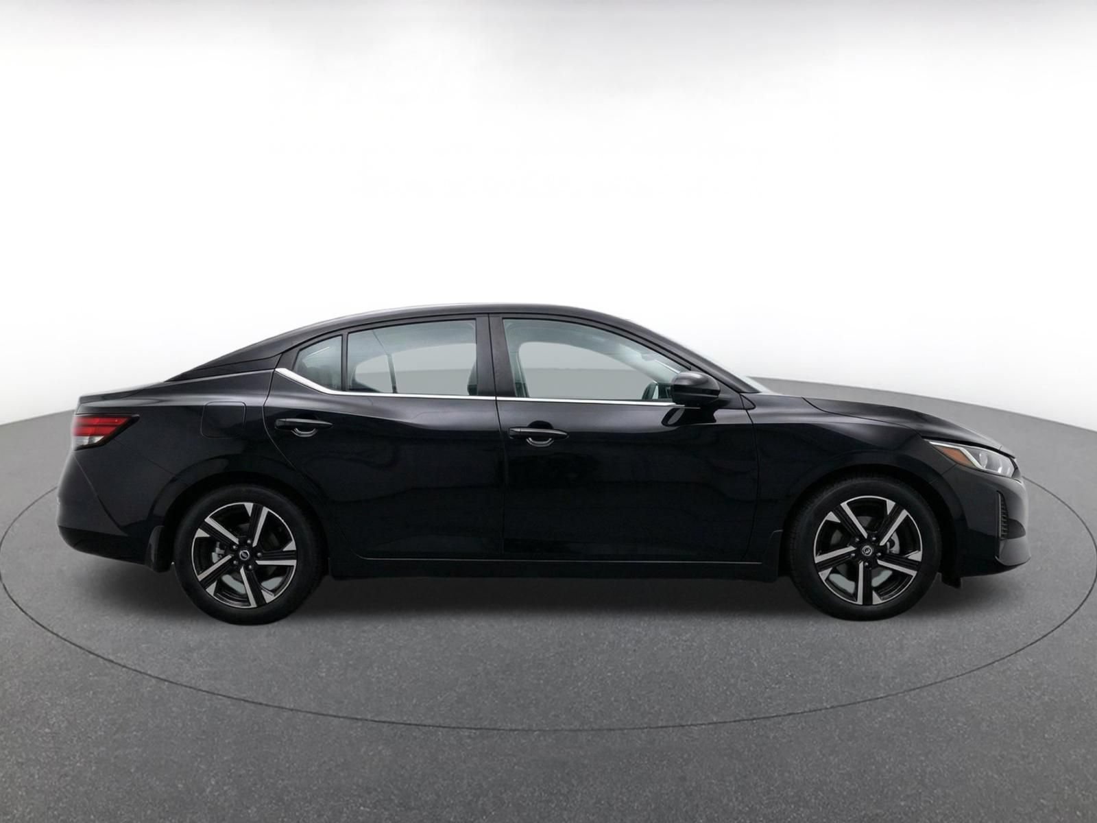 Used 2025 Nissan Sentra SV FWD image 10