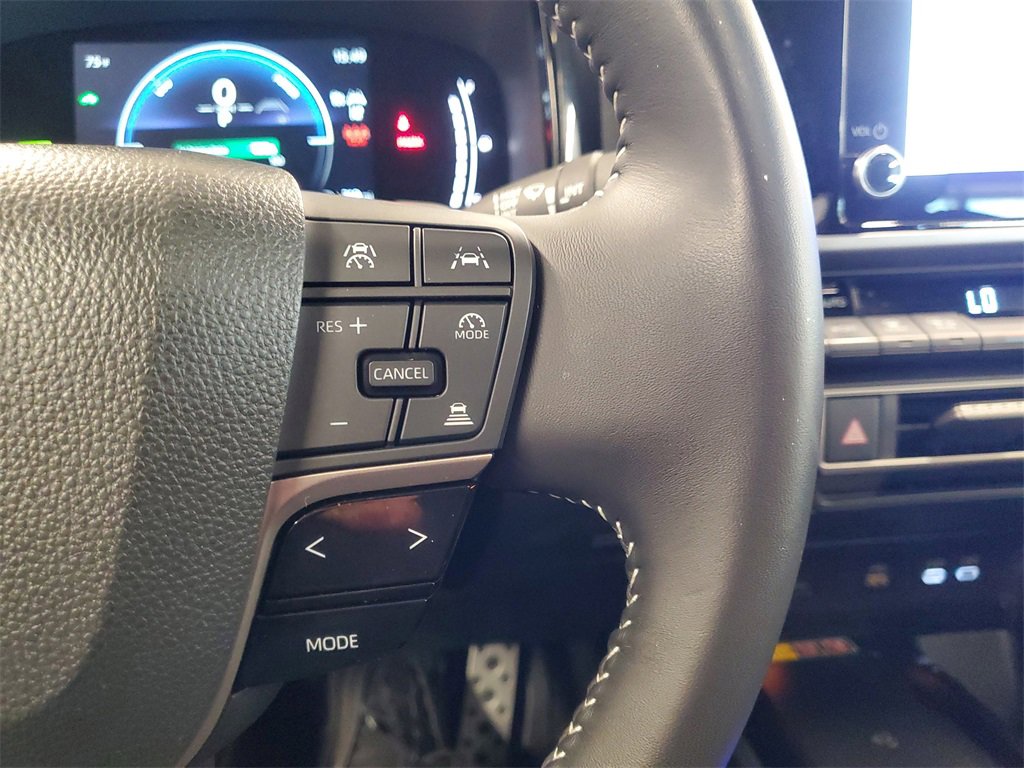 Used 2025 Toyota Camry SE w/ Convenience Package image 22