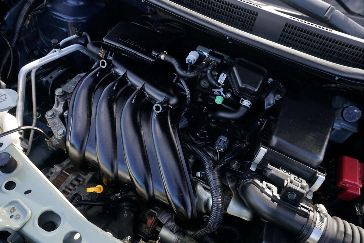 Used 2013 Nissan Versa SL w/ SL Tech Pkg image 13