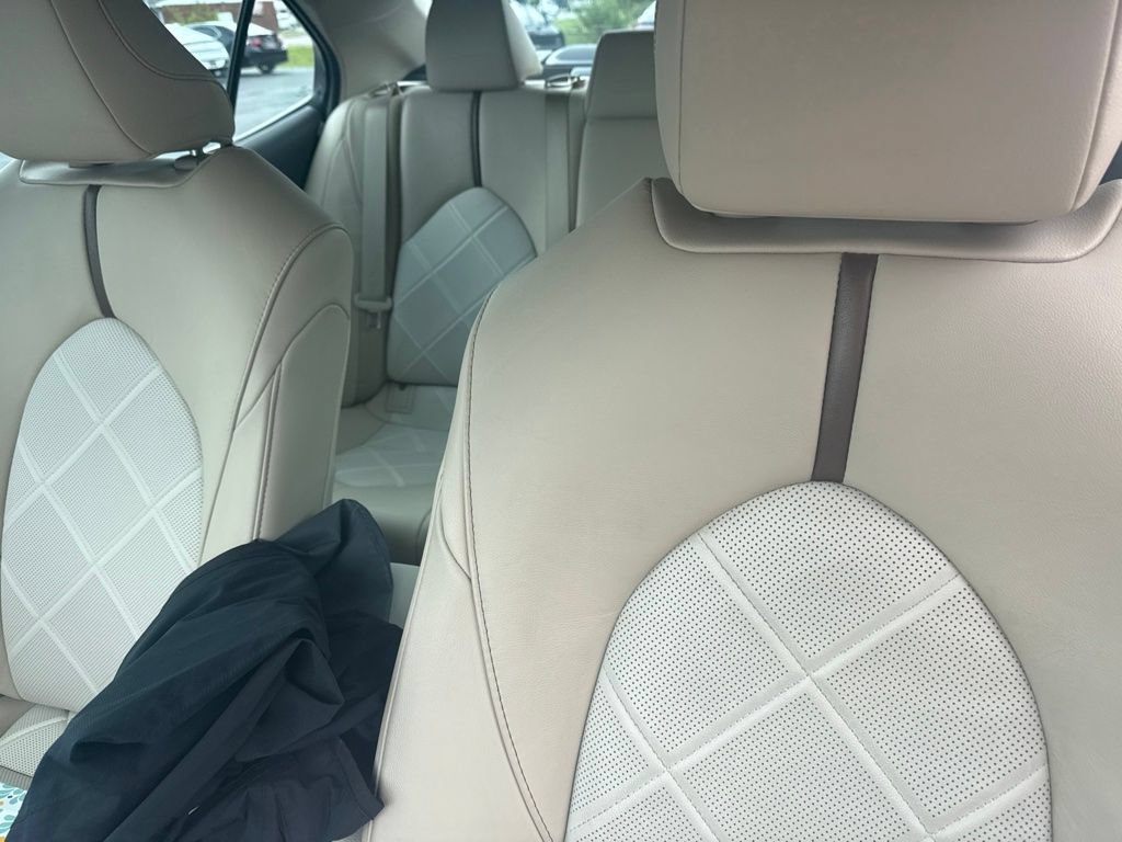 Used 2019 Toyota Camry XLE FWD image 16