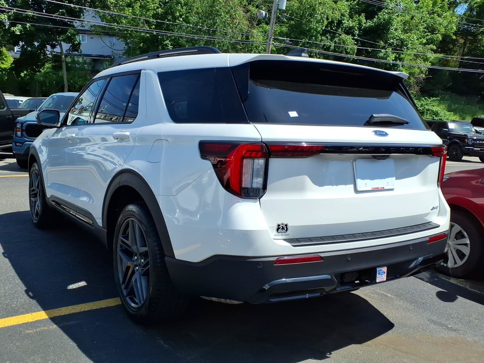Certified 2025 Ford Explorer ST-Line w/ Premium Package AWD/4WD image 6