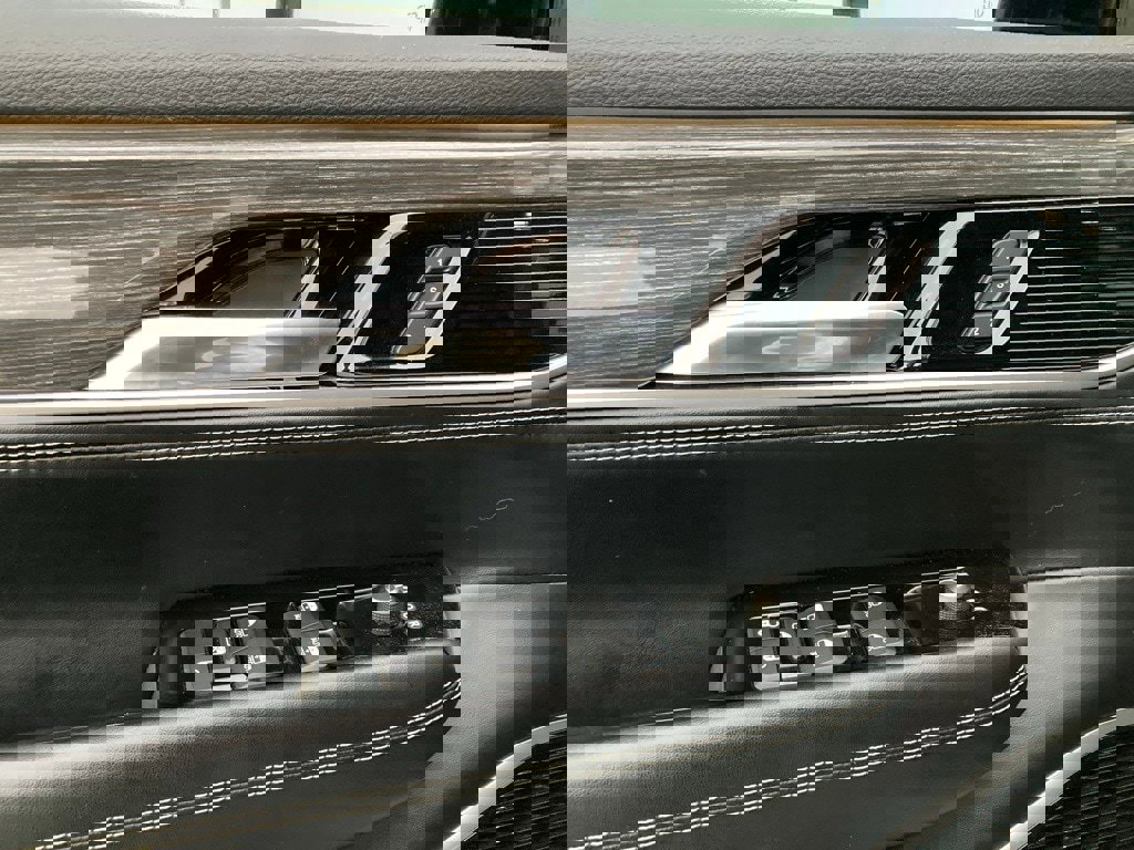 Used 2022 Jeep Wagoneer Series III w/ Premium Group I image 13