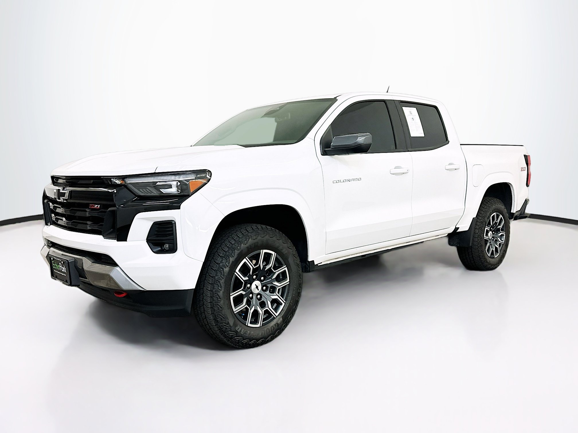 Used 2025 Chevrolet Colorado Z71 AWD/4WD image 3