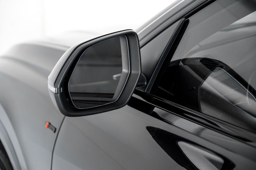 Used 2019 Audi Q8 Prestige w/ Luxury Package AWD/4WD image 49
