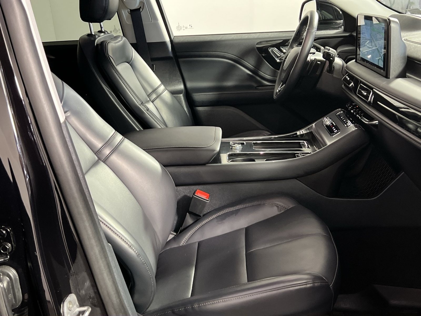 Used 2025 Lincoln Aviator AWD image 30