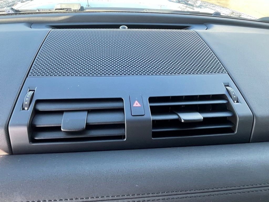 Used 2023 Land Rover Defender 110 SE image 35