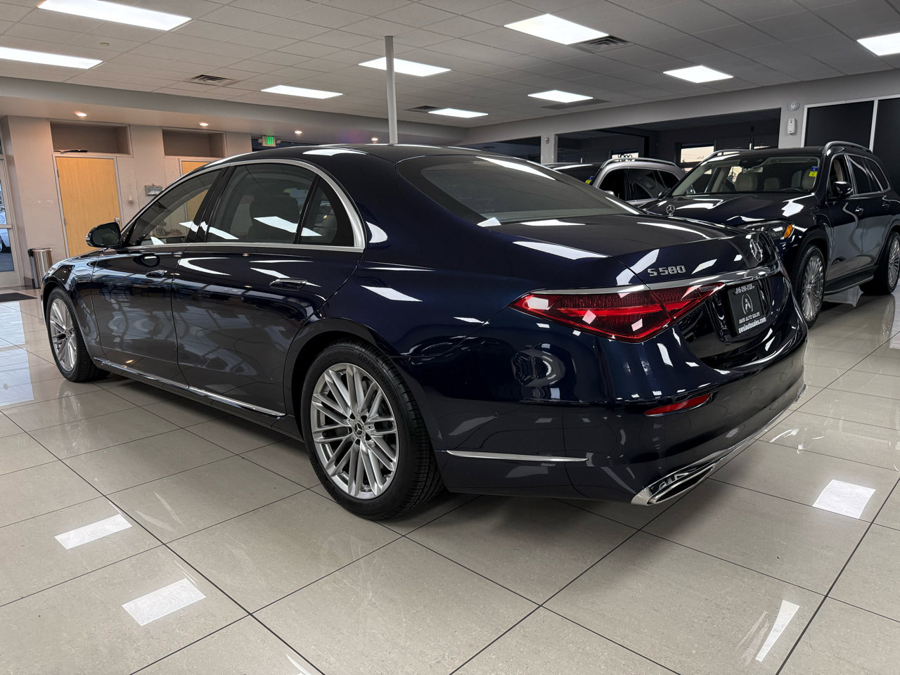 Used 2022 Mercedes-Benz S 580 4MATIC Sedan image 2