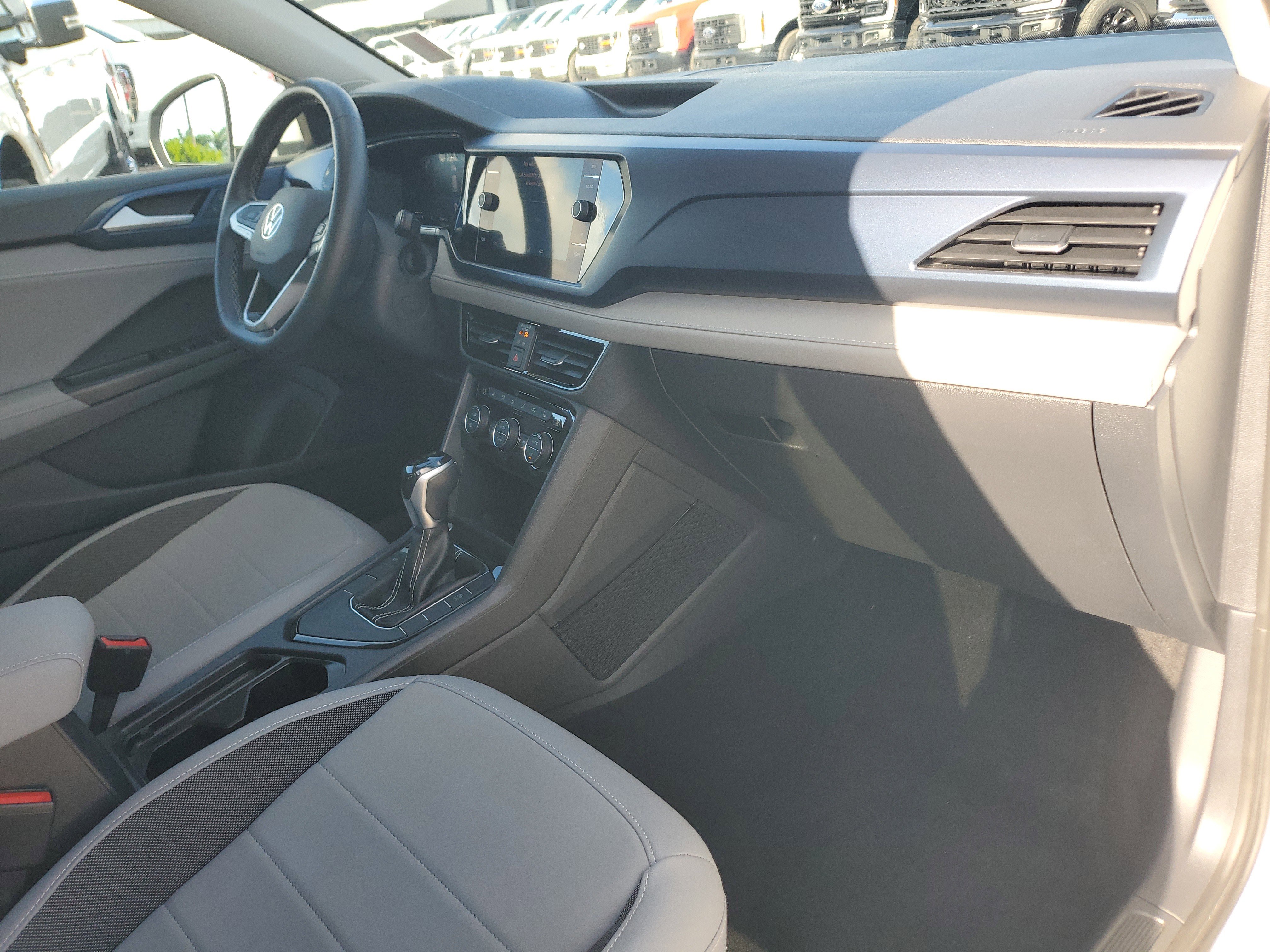 Used 2024 Volkswagen Taos SE image 17