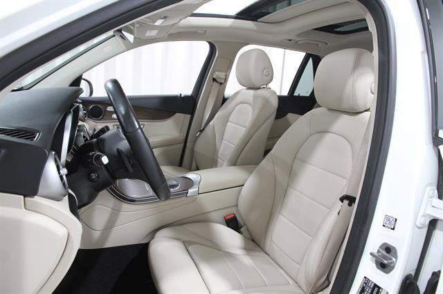 Used 2022 Mercedes-Benz GLC 300 4MATIC image 5